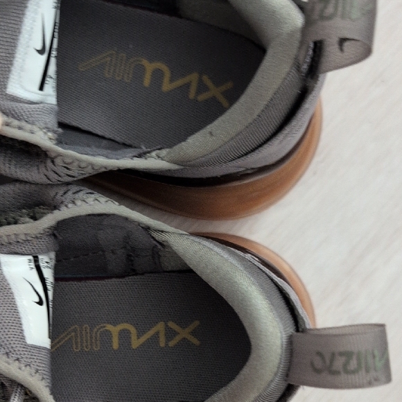 Nike Air 270 Gray Sneakers with Gold Accents - Picture 8 of 8